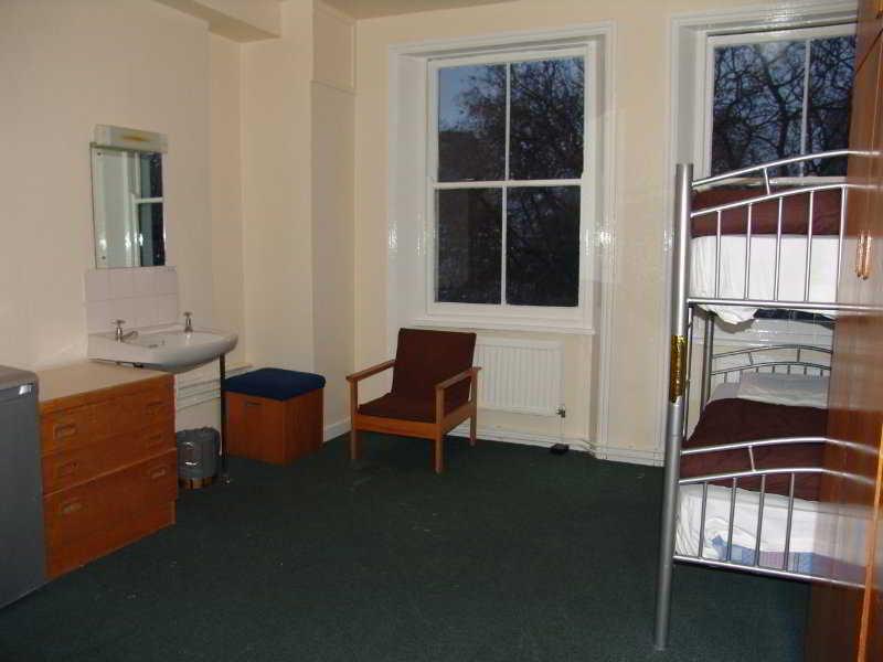 Barkston Earls Court Hostal