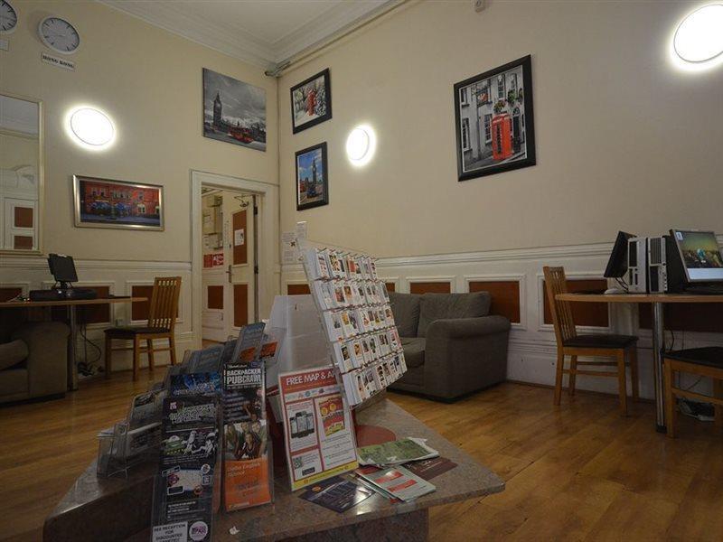 Barkston Earls Court Hostal *